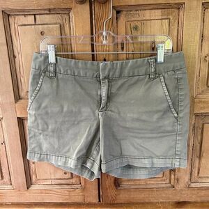 Caslon Womens Size‎ 6 Gray Green Chino Shorts Casual Neutral Summer Sunkissed